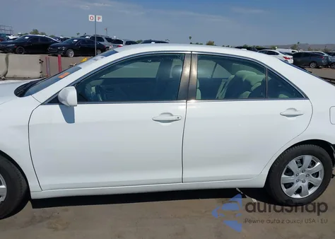 2010 Toyota Camry Le z USA, uszkodzony, nr VIN 4T1BF3EK1AU548887